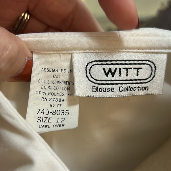 Vintage White Blouse with Floral Embroidery
Oversized Collar Sailot Collar - Picture 7 of 9